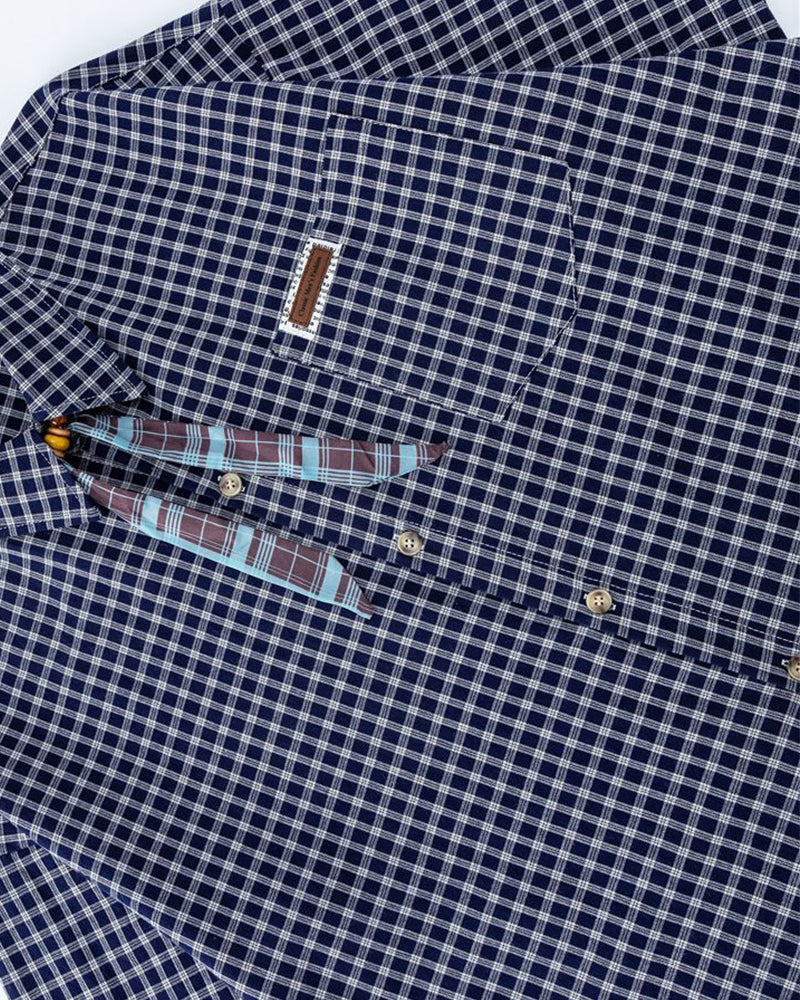 plaid short-sleeved shirt