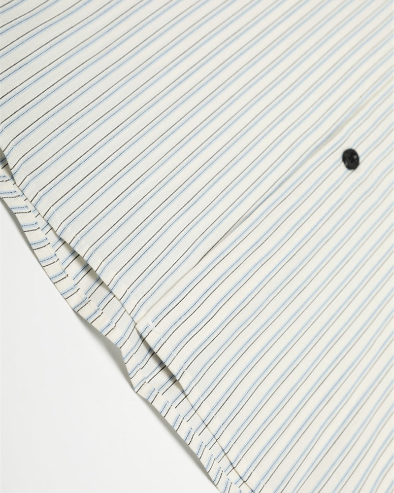 Vertical striped short-sleeved shirt
