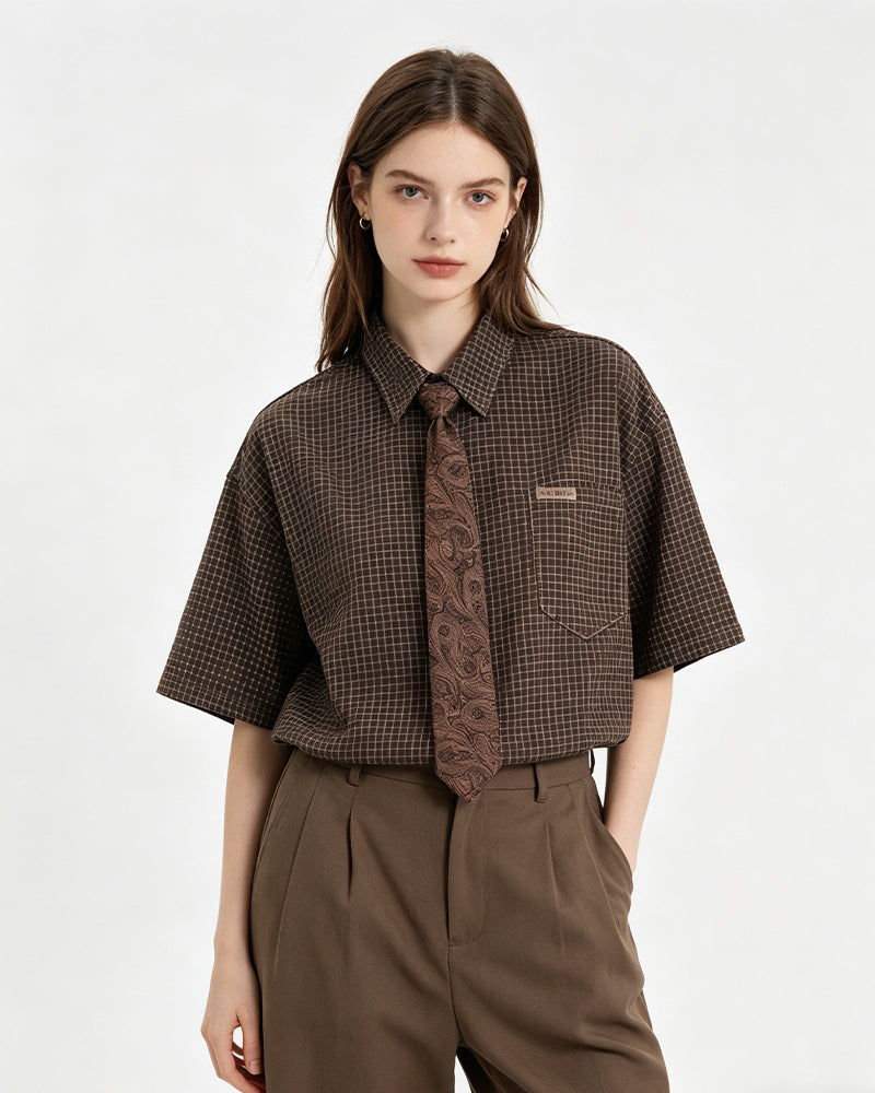 Casual plaid short-sleeved shirt