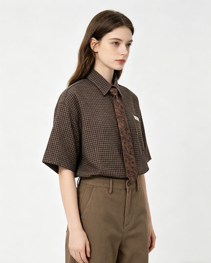 Casual plaid short-sleeved shirt