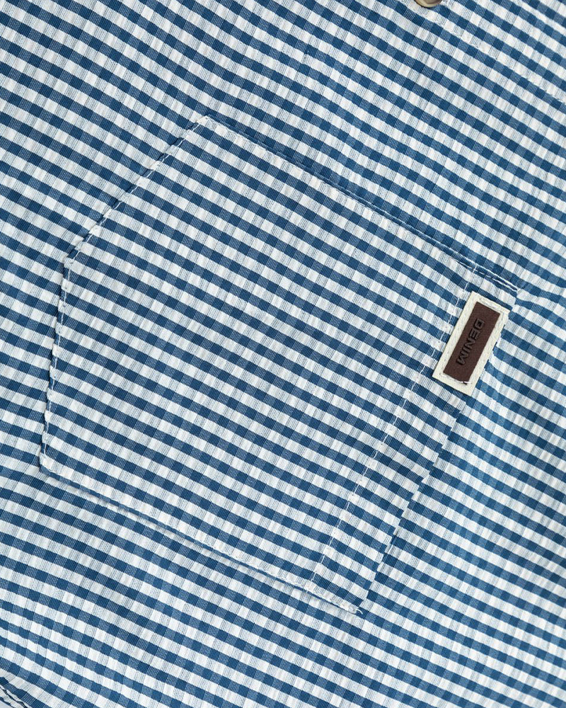 Plaid short-sleeved shirt