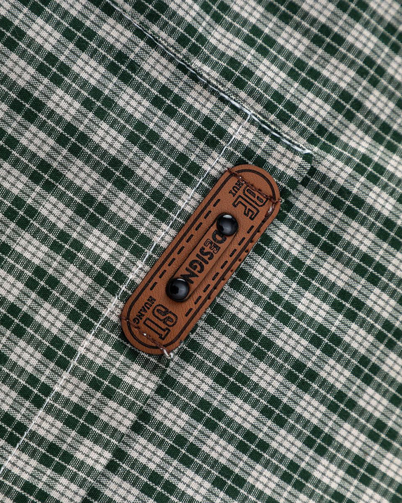 Simple plaid short-sleeved shirt