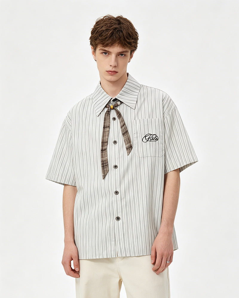Vertical striped short-sleeved shirt