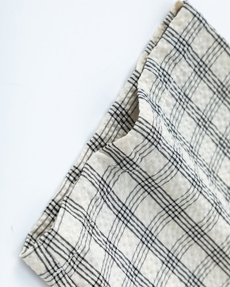 plaid short-sleeved shirt