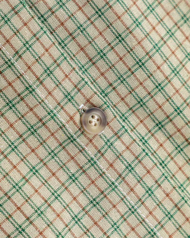 Simple plaid short-sleeved shirt