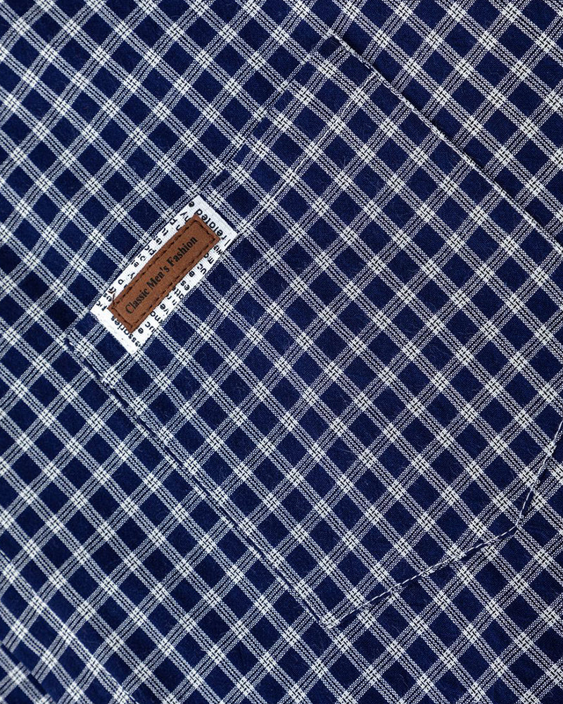 plaid short-sleeved shirt