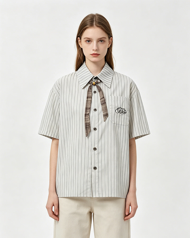 Vertical striped short-sleeved shirt
