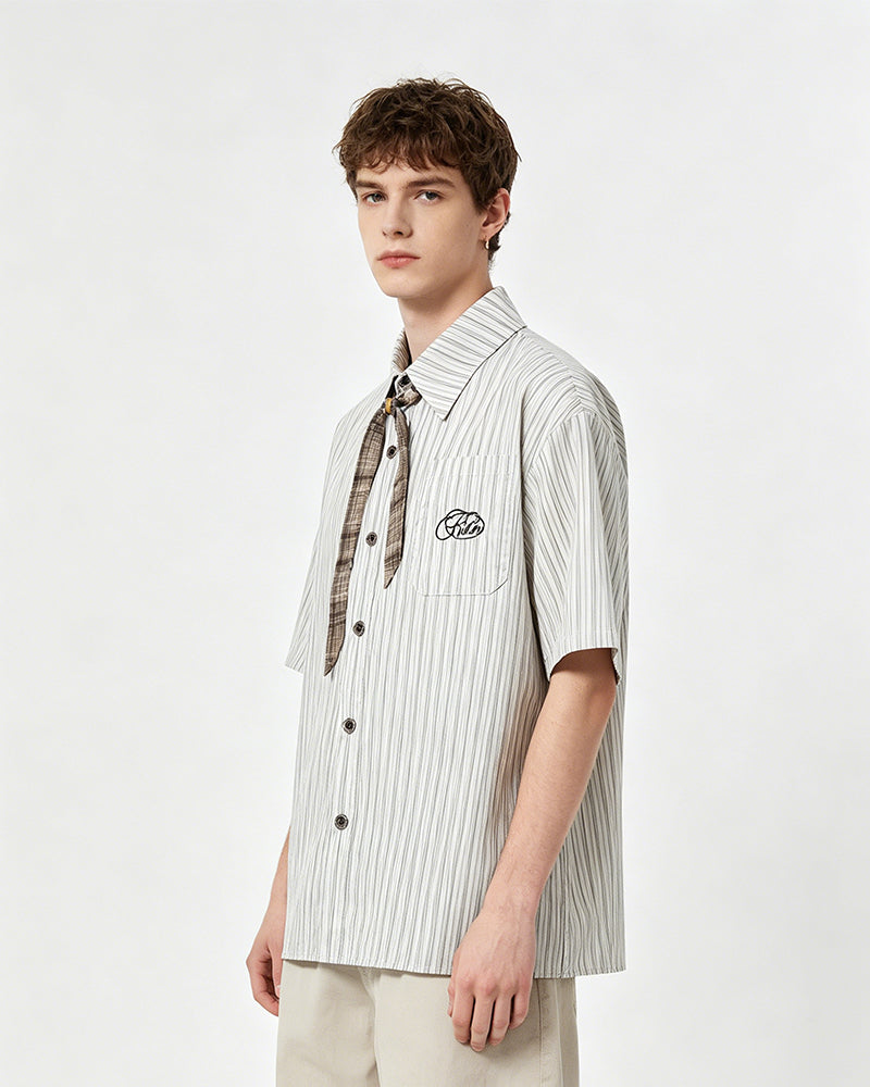 Vertical striped short-sleeved shirt