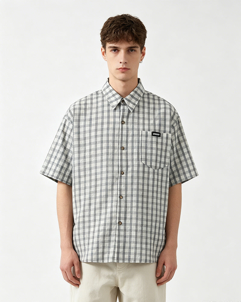 plaid short-sleeved shirt