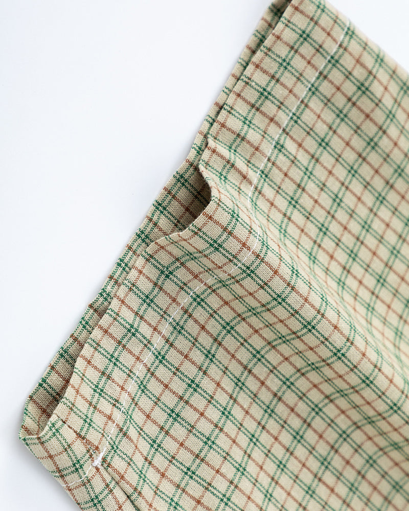 Simple plaid short-sleeved shirt