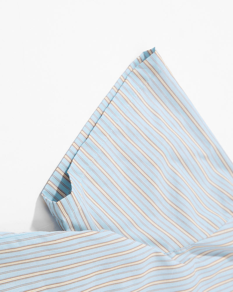 Vertical striped short-sleeved shirt