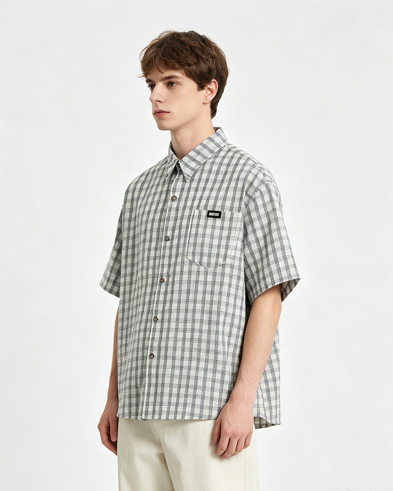plaid short-sleeved shirt