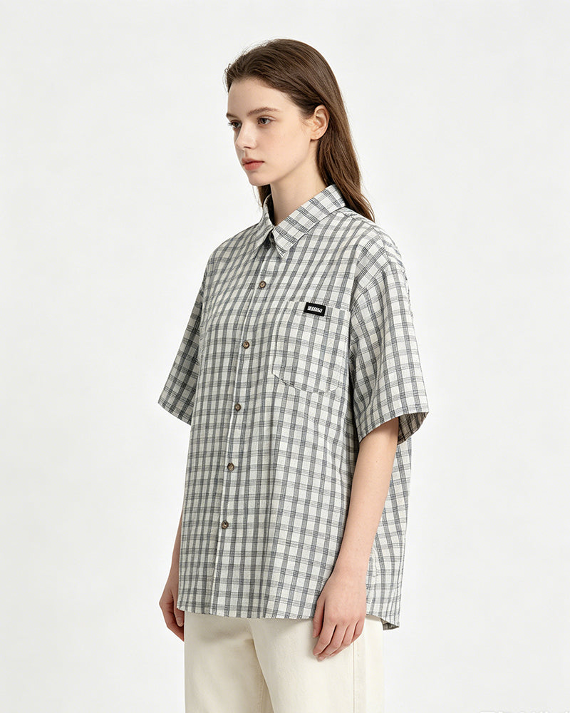 plaid short-sleeved shirt
