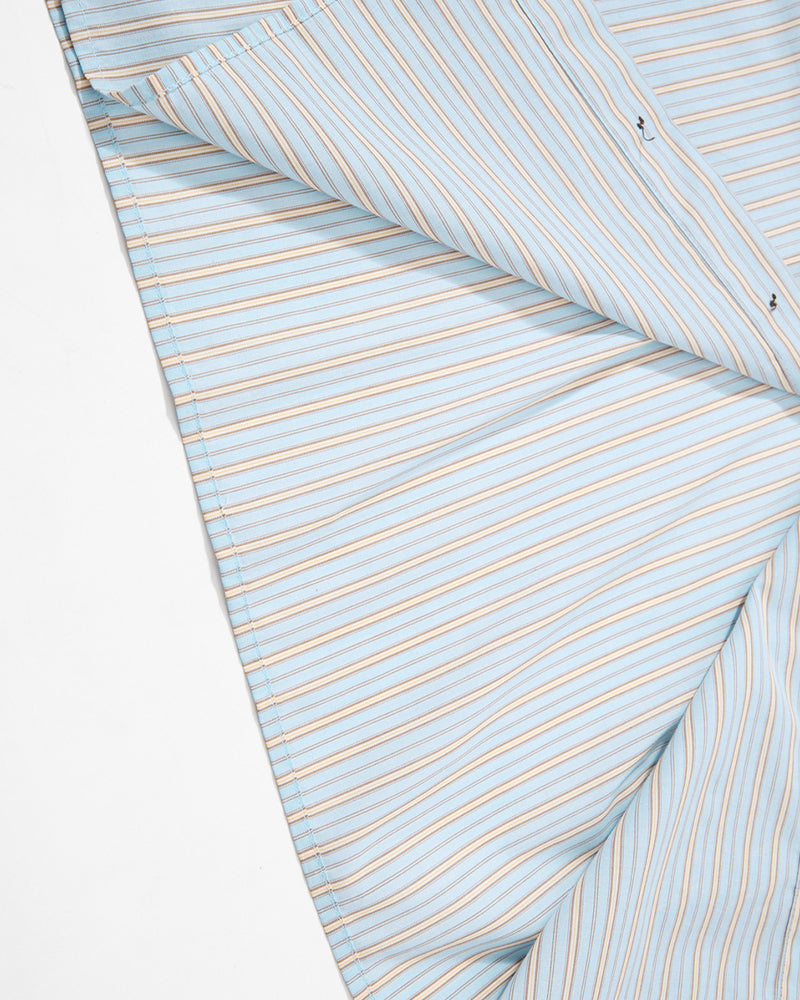 Vertical striped short-sleeved shirt