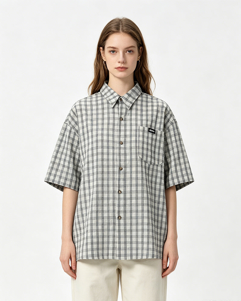 plaid short-sleeved shirt