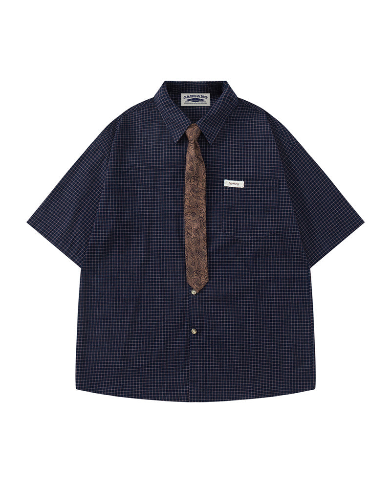 Casual plaid short-sleeved shirt