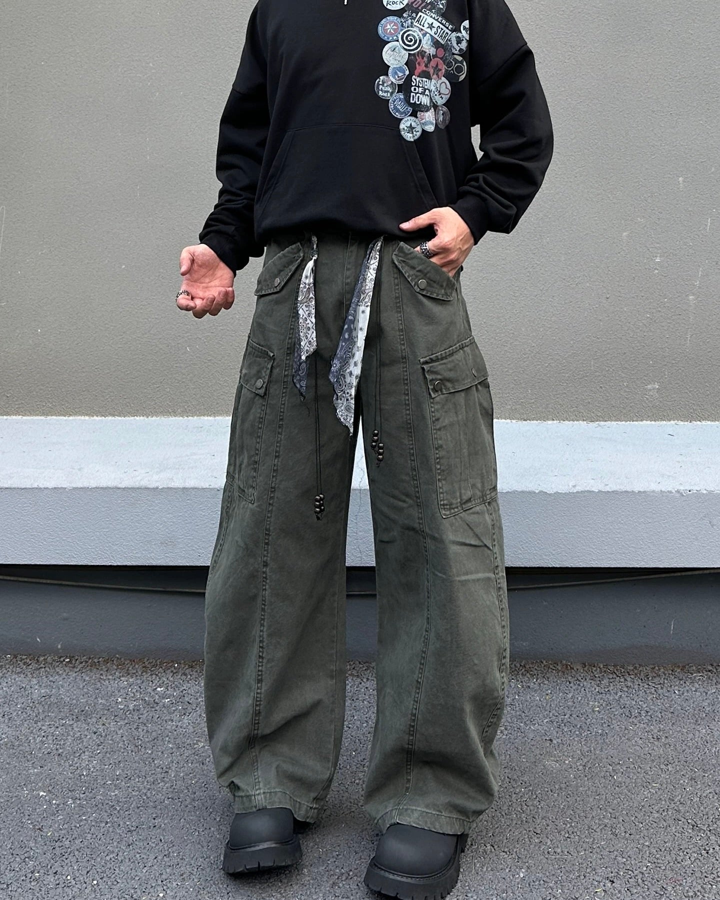 Simple and versatile cargo pants