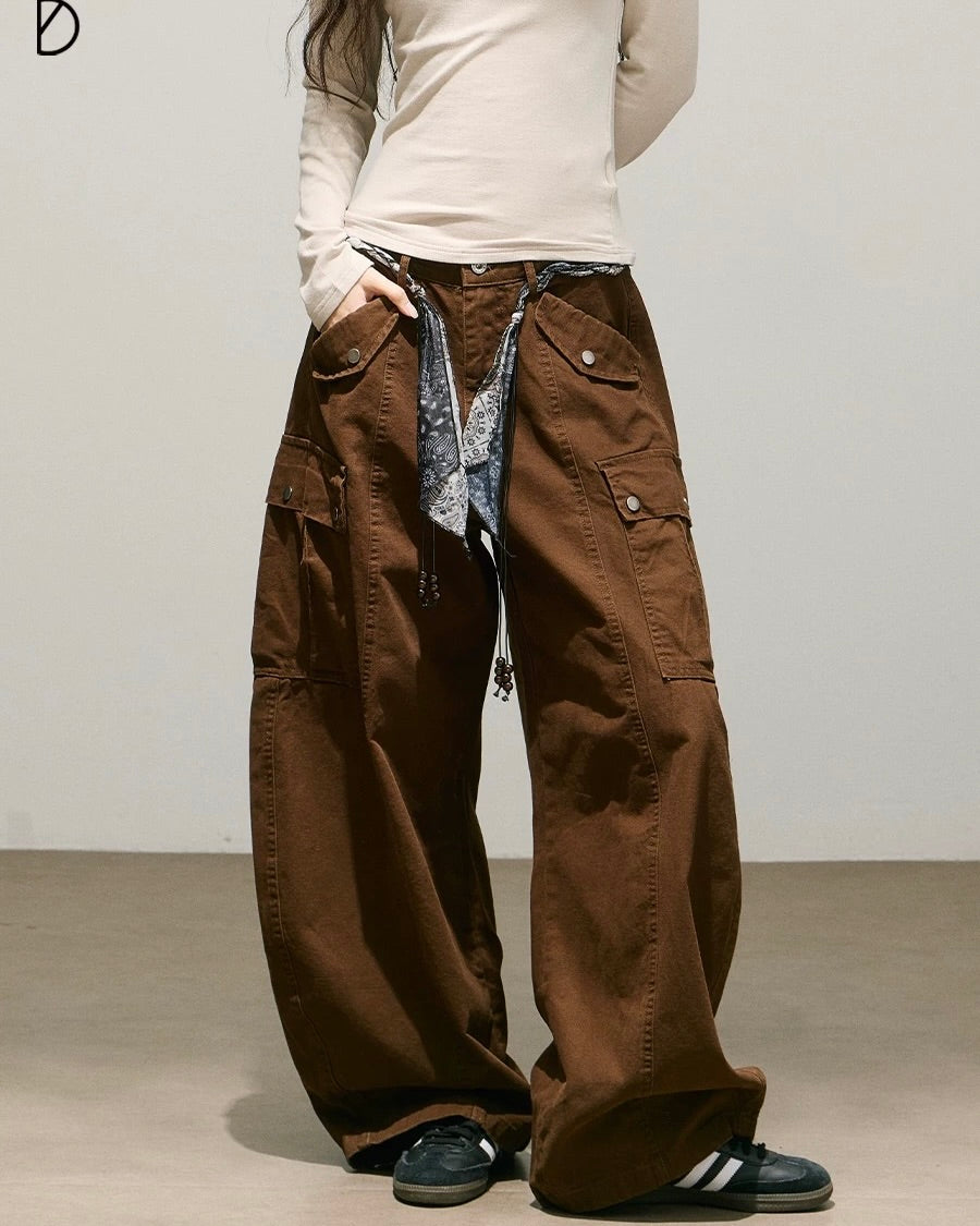 Simple and versatile cargo pants