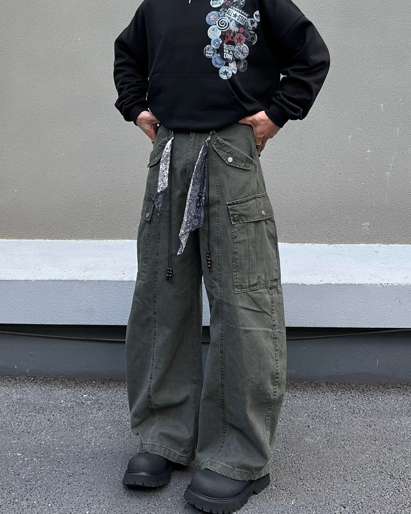 Simple and versatile cargo pants