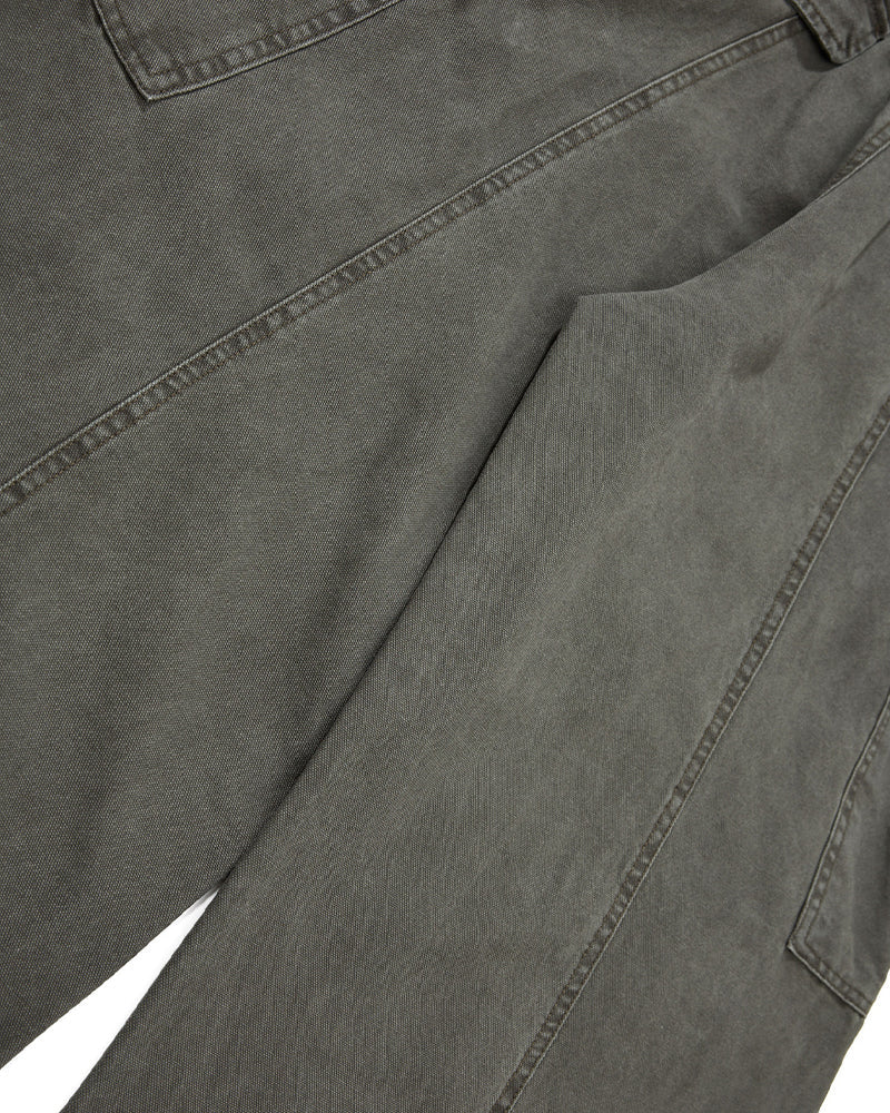 Simple and versatile cargo pants