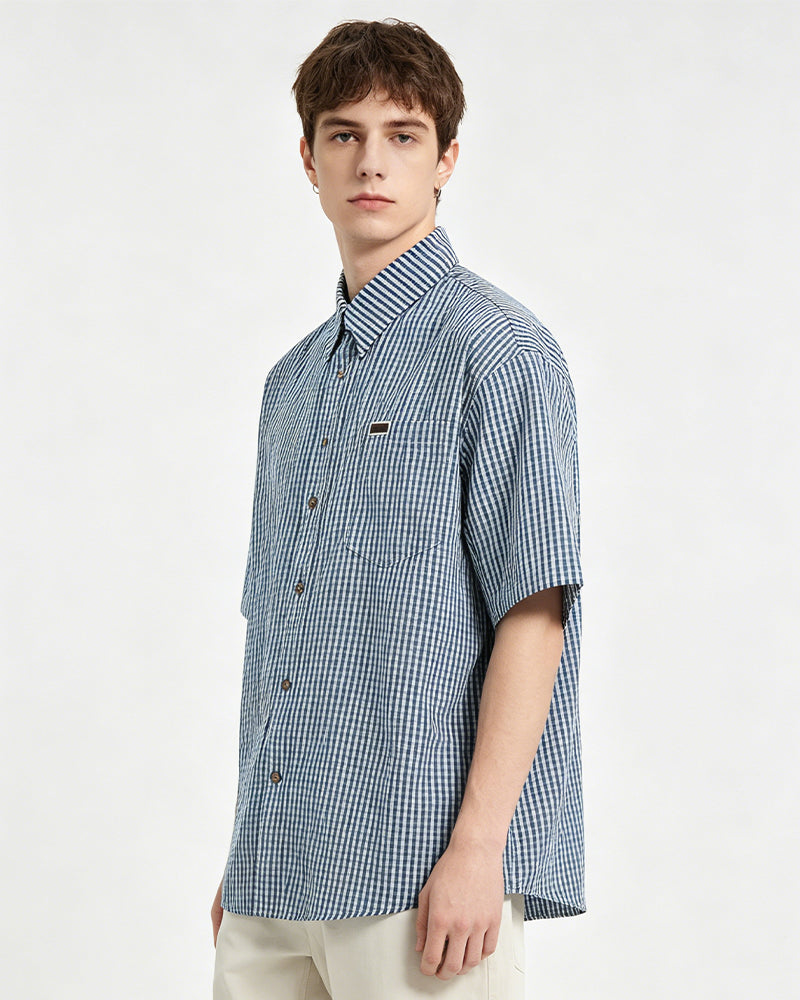 Plaid short-sleeved shirt