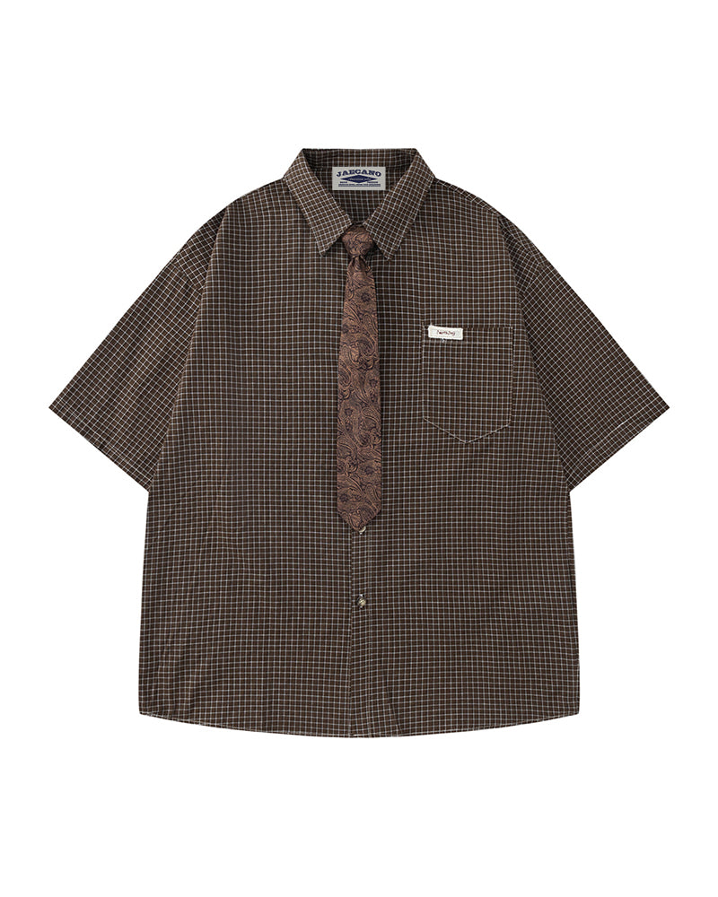 Casual plaid short-sleeved shirt