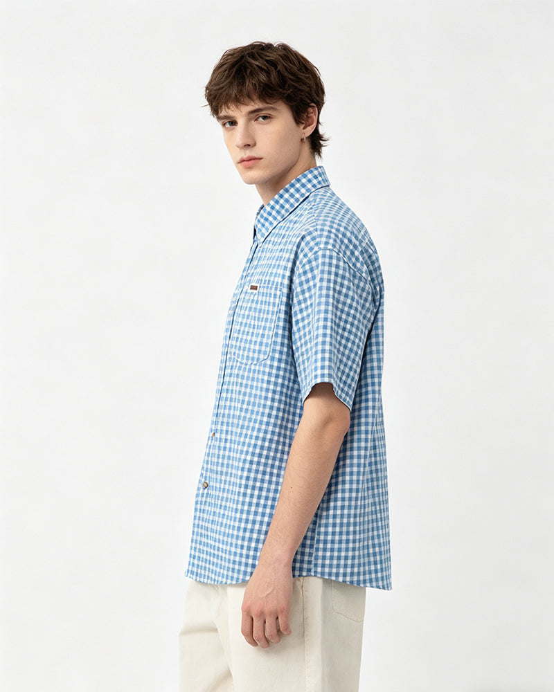 Casual plaid short-sleeved shirt